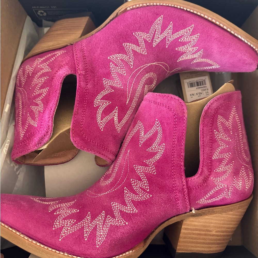 NWT Ariat Haute Pink Suede Dixon Western Ankle Booties
